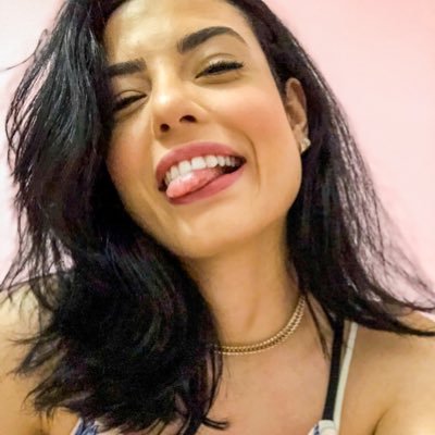 Profile Picture of Beatrice Andrade (@biaandradecab) on Twitter