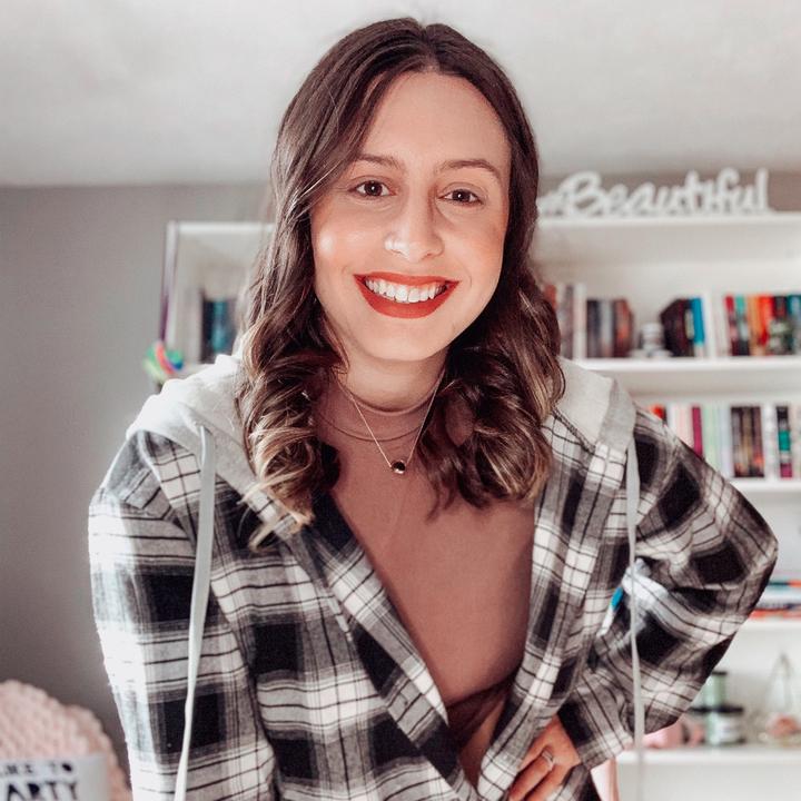 Profile Picture of laceydaileywriter (@laceydaileywriter) on Tiktok