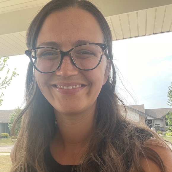 Profile Picture of Rachel Gundacker (@rachel445635) on Poshmark