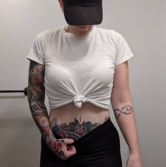 Profile Picture of Allison Hozjan-dellamonica (@allisonh78) on Poshmark