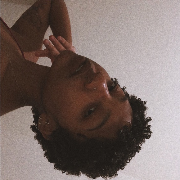 Profile Picture of Erynne Christian (@erynnechristian) on Poshmark