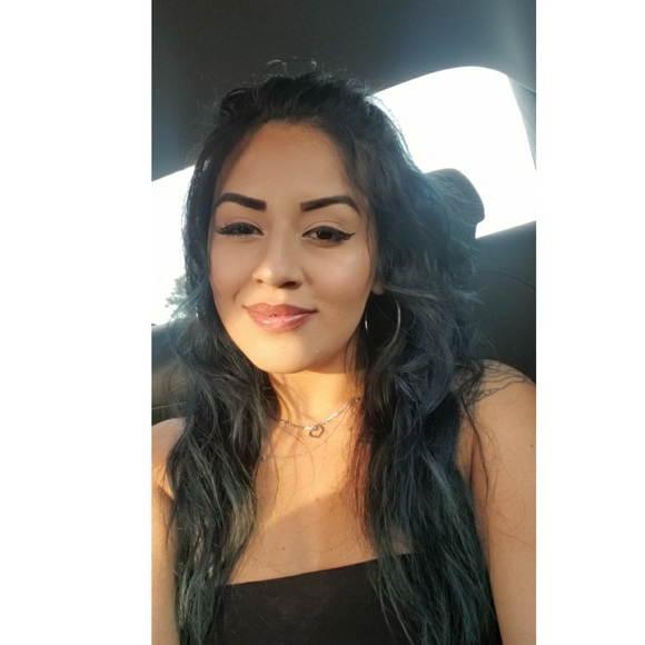 Profile Picture of Karina Velasquez (@kvelasquez0102) on Poshmark