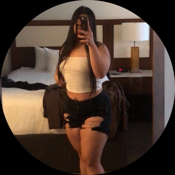 Profile Picture of Marilynn Tran (@chauutrann) on Poshmark