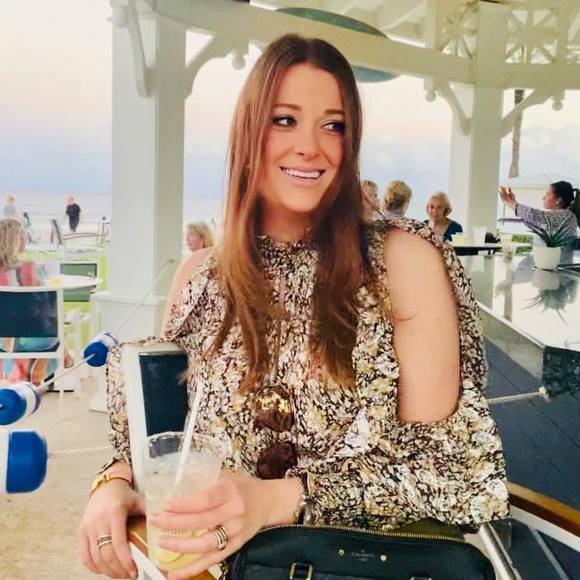 Profile Picture of Fairlie Outland (@fairlieout) on Poshmark