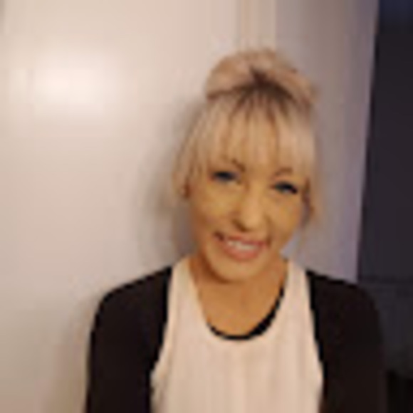 Profile Picture of Julia Mcbride (@juliamcbride782) on Poshmark