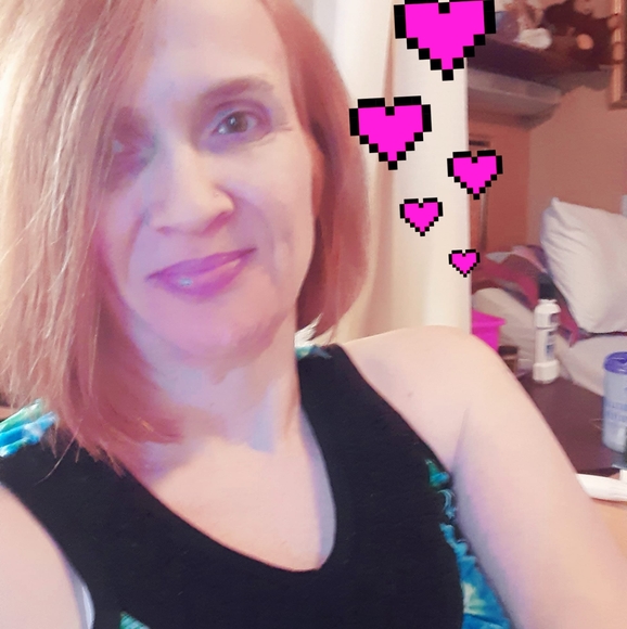Profile Picture of Jennifer Deimling (@jedeimling) on Poshmark
