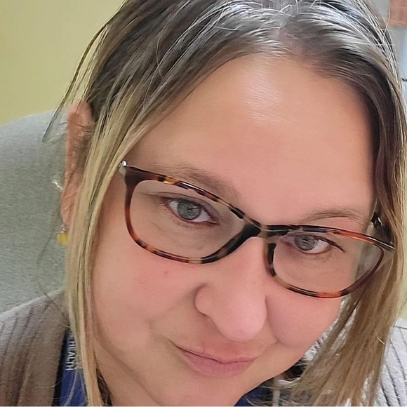 Profile Picture of Cheryl Vining (@cheyvine70) on Poshmark