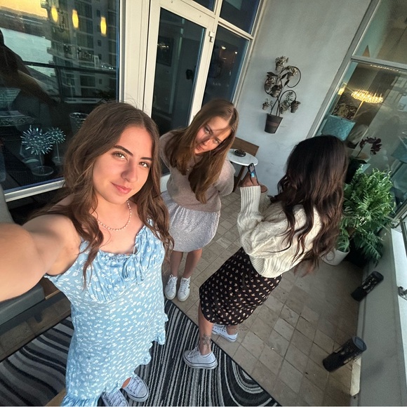 Profile Picture of Gianna Ocello (@giannaocello) on Poshmark