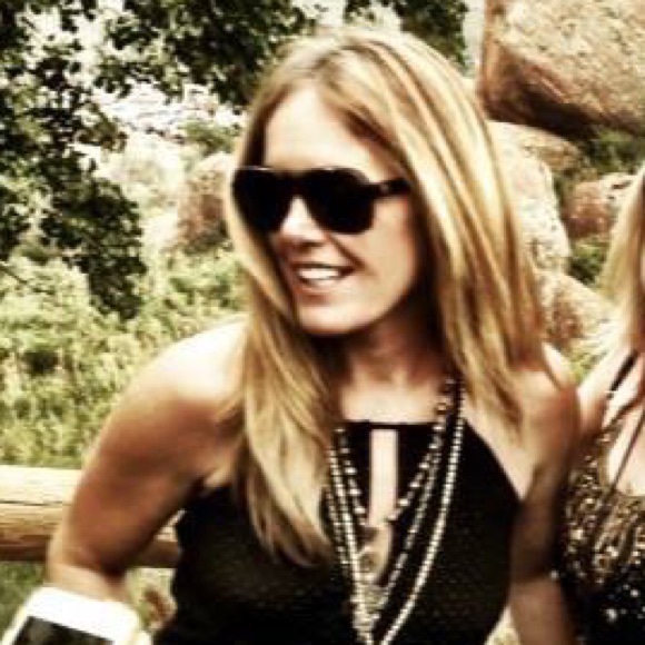 Profile Picture of Catherine Frank (@catherinefrank1) on Poshmark