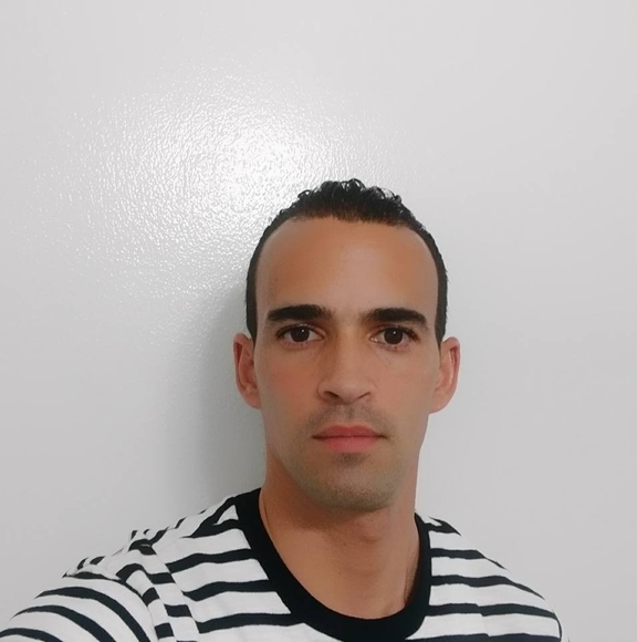 Alexey Bayeux - Poshmark Profile Picture of Alexey Bayeux (@alexbayeux) on Poshmark