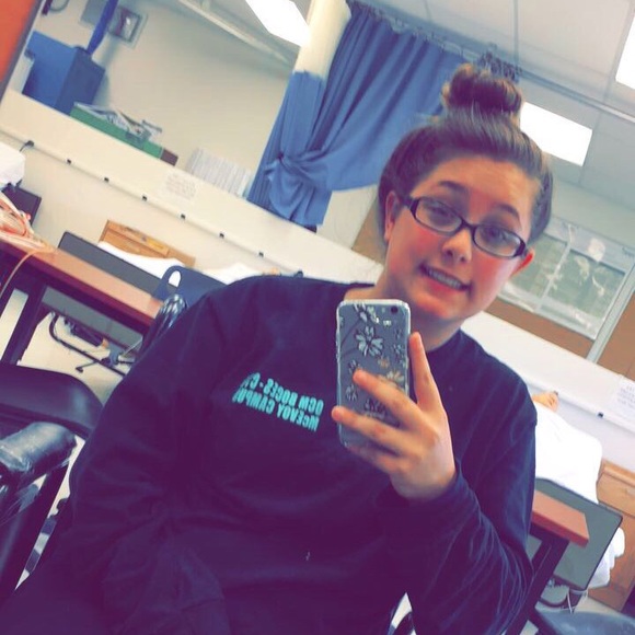 Profile Picture of Savana Contento (@savvv3) on Poshmark