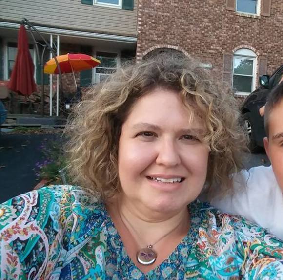 Profile Picture of Lisa Harman (@lisaeh55) on Poshmark