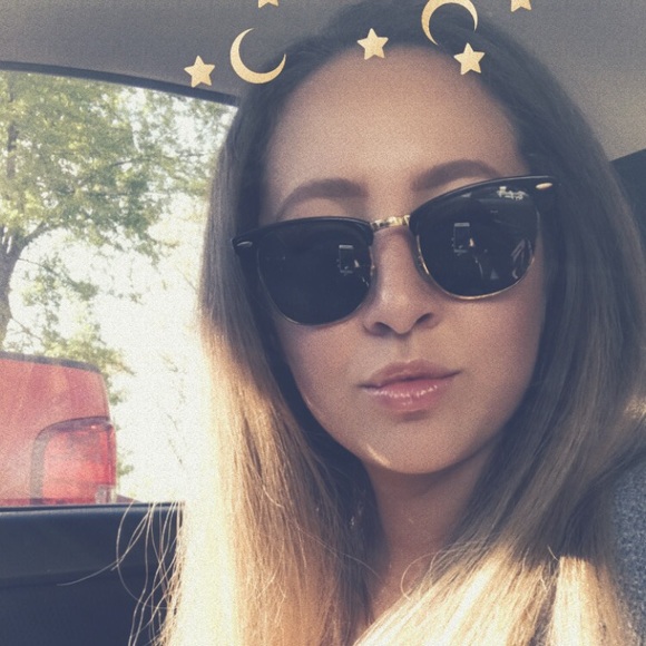 Profile Picture of Lexus Philbrick (@suhnstone) on Poshmark