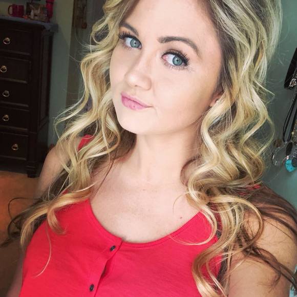 Profile Picture of Laci Grubowski (@lacigrubowski) on Poshmark