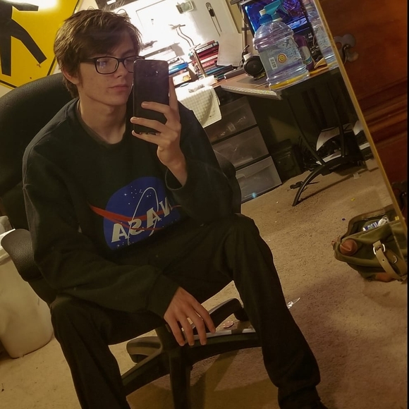 Profile Picture of Cole Healey (@xgamegodx) on Poshmark