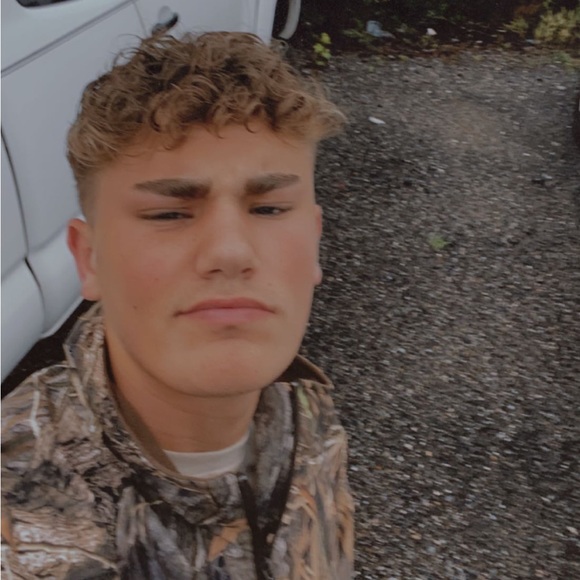 Profile Picture of Royce Bailey (@roycebailey79) on Poshmark