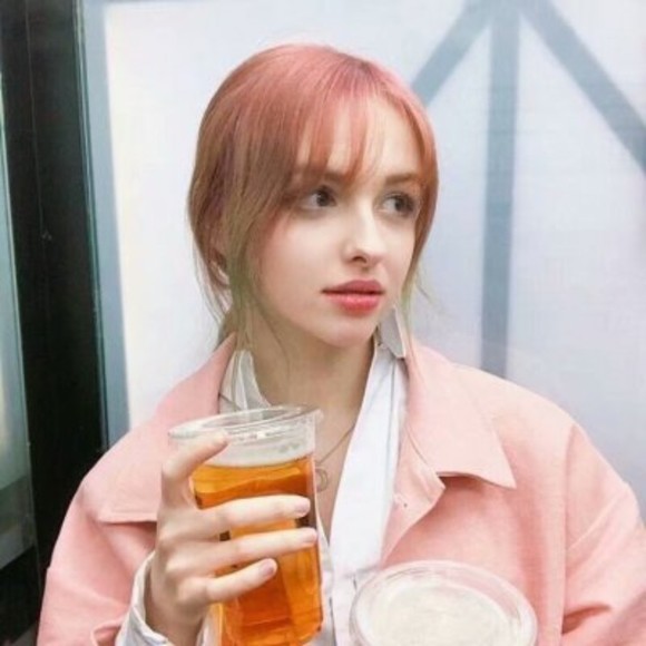 Profile Picture of Anne Emard (@anneemard713) on Poshmark