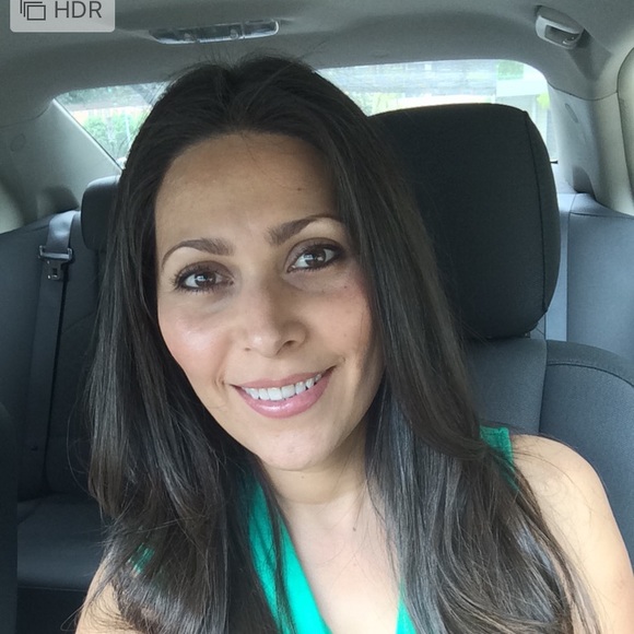 Profile Picture of Rozzio Arcivar (@rozziocenteno) on Poshmark
