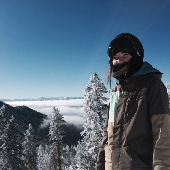 Profile Picture of Maeve Hoerth (@maeveelaine) on Poshmark