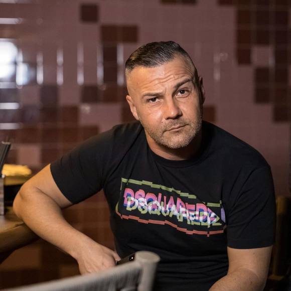 Profile Picture of Rosu Rosu (@rosu2663) on Poshmark