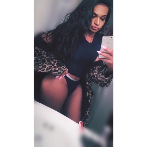 Gretchen Wieners - Poshmark Profile Picture of Gretchen Wieners (@gwieners) on Poshmark