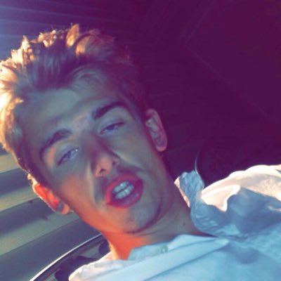Profile Picture of Zach Duff (@D_u_F_fF) on Twitter