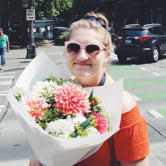 Profile Picture of Zia Klocke (@ziaklocke) on Poshmark