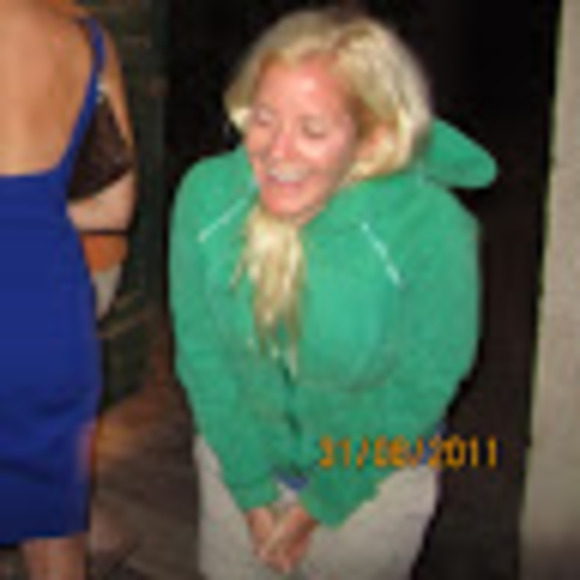 Profile Picture of Emily Little (@emilyelittle) on Poshmark