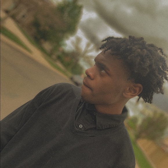 Profile Picture of Joe Ongala (@1vshako) on Poshmark