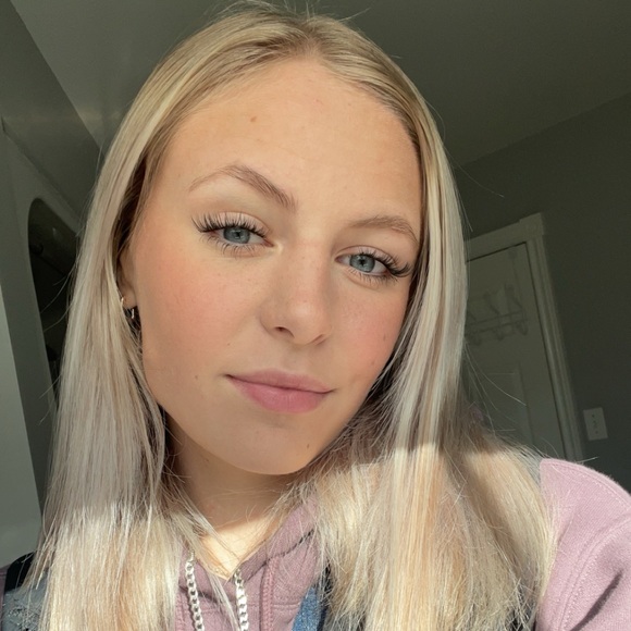 Profile Picture of Malena Kekki (@malena_kekki) on Poshmark