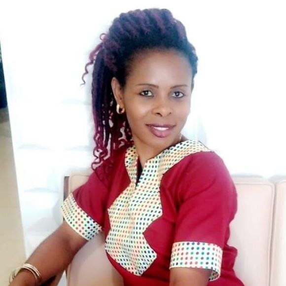 Profile Picture of Elizabeth Ayedun (@chiayedun) on Poshmark