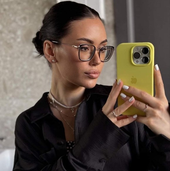 Profile Picture of Ivy Cohen (@656ivcelesti) on Poshmark