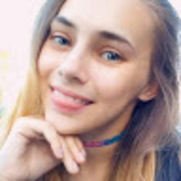 Profile Picture of Amelia Wesley (@ameliawesley69) on Poshmark