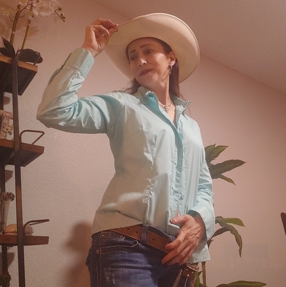 Profile Picture of Aracely Aguilar (@aracelyaguilar) on Poshmark