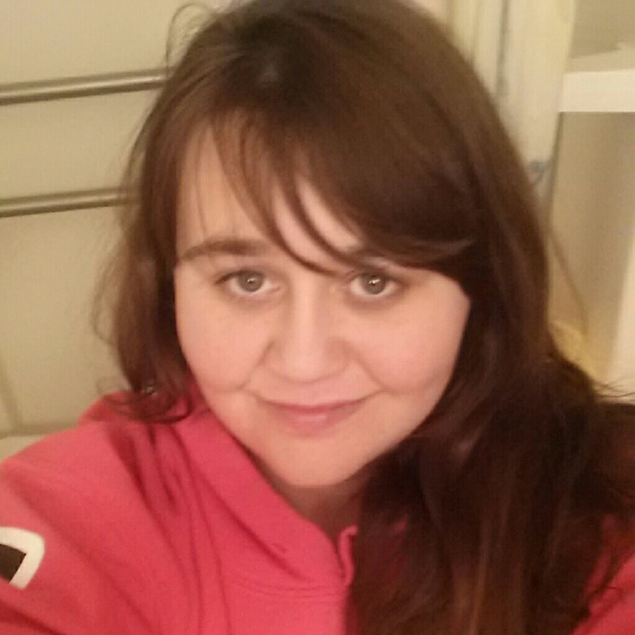 Profile Picture of Sarah Boguess (@sarahib29) on Poshmark