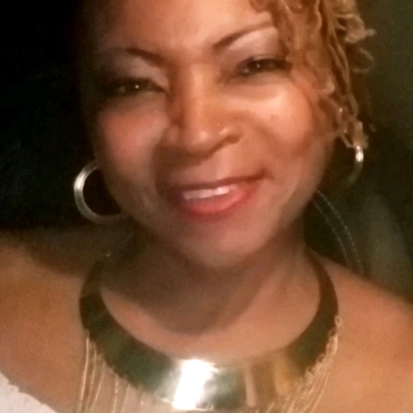 Tena Bodrick - Poshmark Profile Picture of Tena Bodrick (@tebodrick) on Poshmark