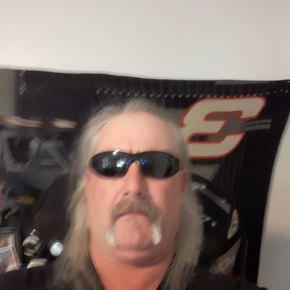 Profile Picture of Richard Davidson (@davidsonrick3) on Poshmark