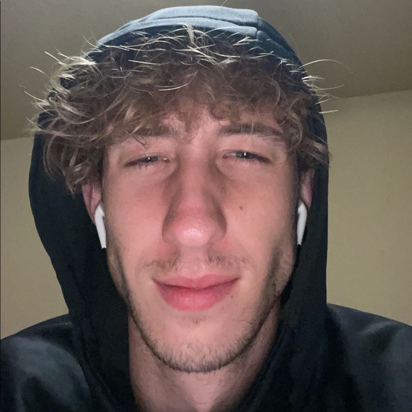 Profile Picture of Syler Fruen (@sylerfruen) on Poshmark