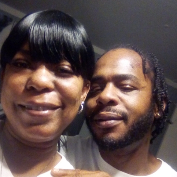 Profile Picture of Angela Gauldin (@angelagauldin) on Poshmark