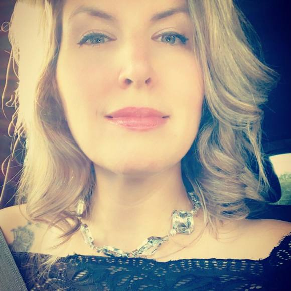 Kellie Sonnenfeld - Poshmark Profile Picture of Kellie Sonnenfeld (@kmsbrunette) on Poshmark