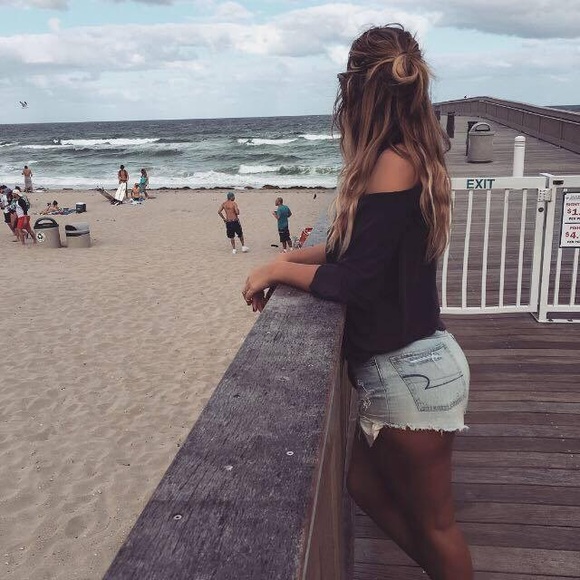 Profile Picture of Tori Evans (@evanst95) on Poshmark