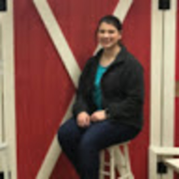 Profile Picture of Natalie Phillpott (@nphillpott) on Poshmark