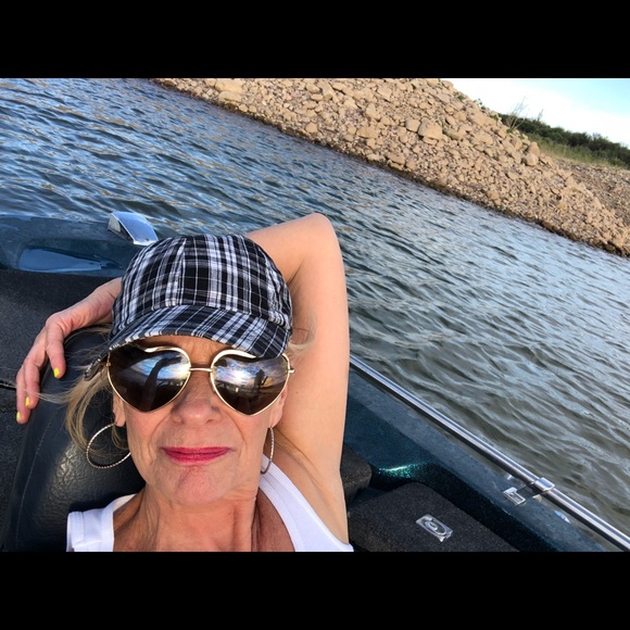 Profile Picture of Karla Sipes (@karlasipes) on Poshmark