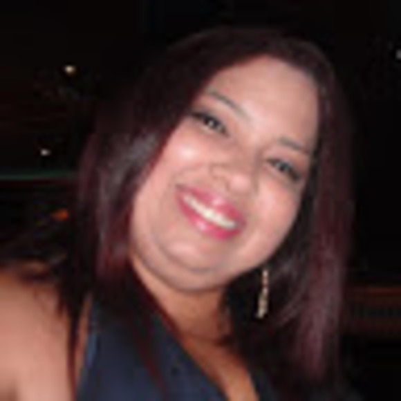 Profile Picture of Alexandra Rivera rohena (@alexandrariv644) on Poshmark