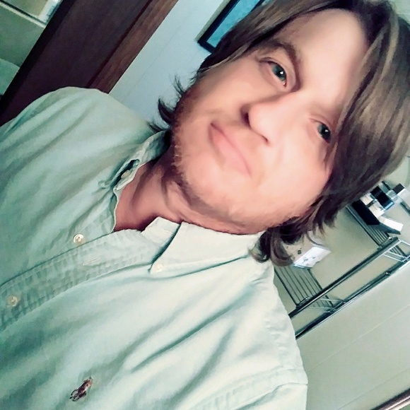 Profile Picture of Thomas Taylor (@tt2809923) on Poshmark