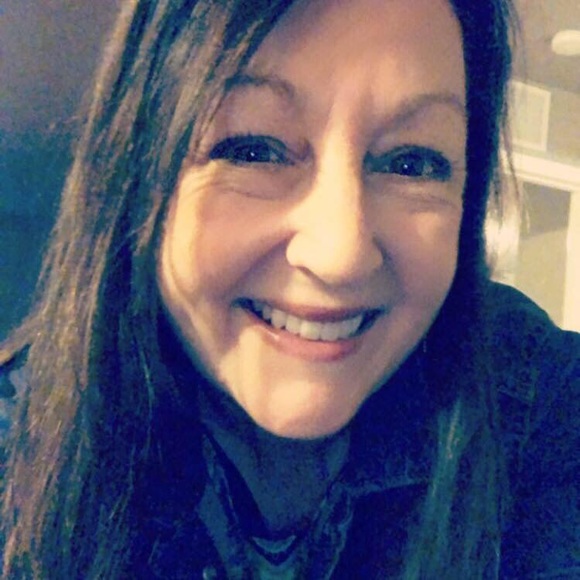 Profile Picture of Beth Hall (@hallb59) on Poshmark