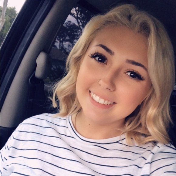 Profile Picture of Jacquelyn Hemond (@jackattackoxo) on Poshmark