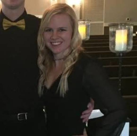 Profile Picture of Cortney Paege (@cpaege) on Poshmark