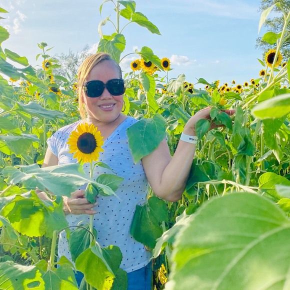 Profile Picture of Rosaura Cuetot (@carmencuetot) on Poshmark