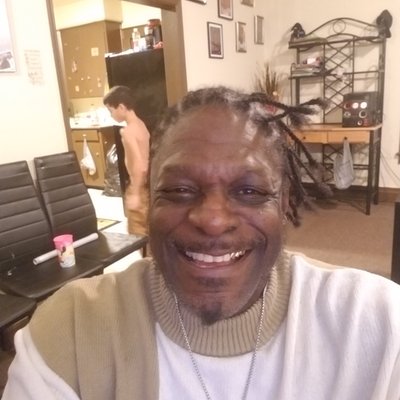 Profile Picture of Lorenzo Moore (@LorenzoMoore18) on Twitter